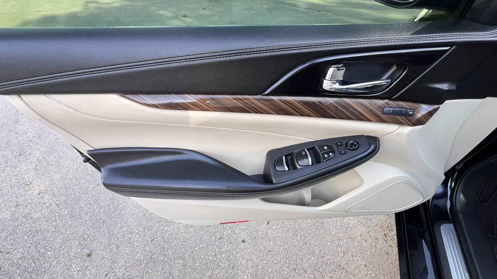 Used 2017 Nissan Maxima Platinum FWD image 22