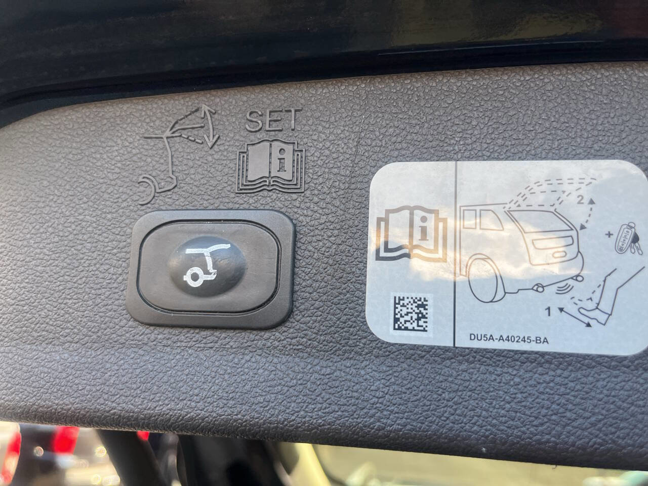 Used 2017 Ford Escape Titanium w/ Equipment Group 301A AWD/4WD image 32