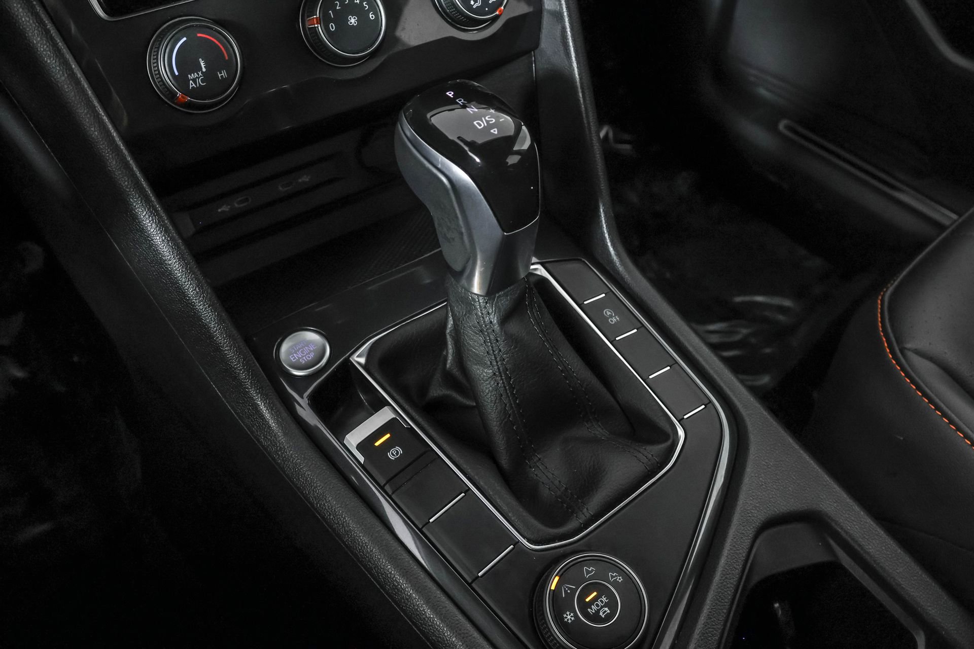 Used 2024 Volkswagen Tiguan Wolfsburg Edition image 32