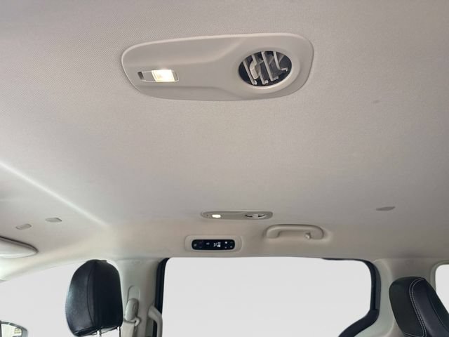 Used 2022 Chrysler Pacifica Touring-L w/ Uconnect Theater Family Group FWD image 21