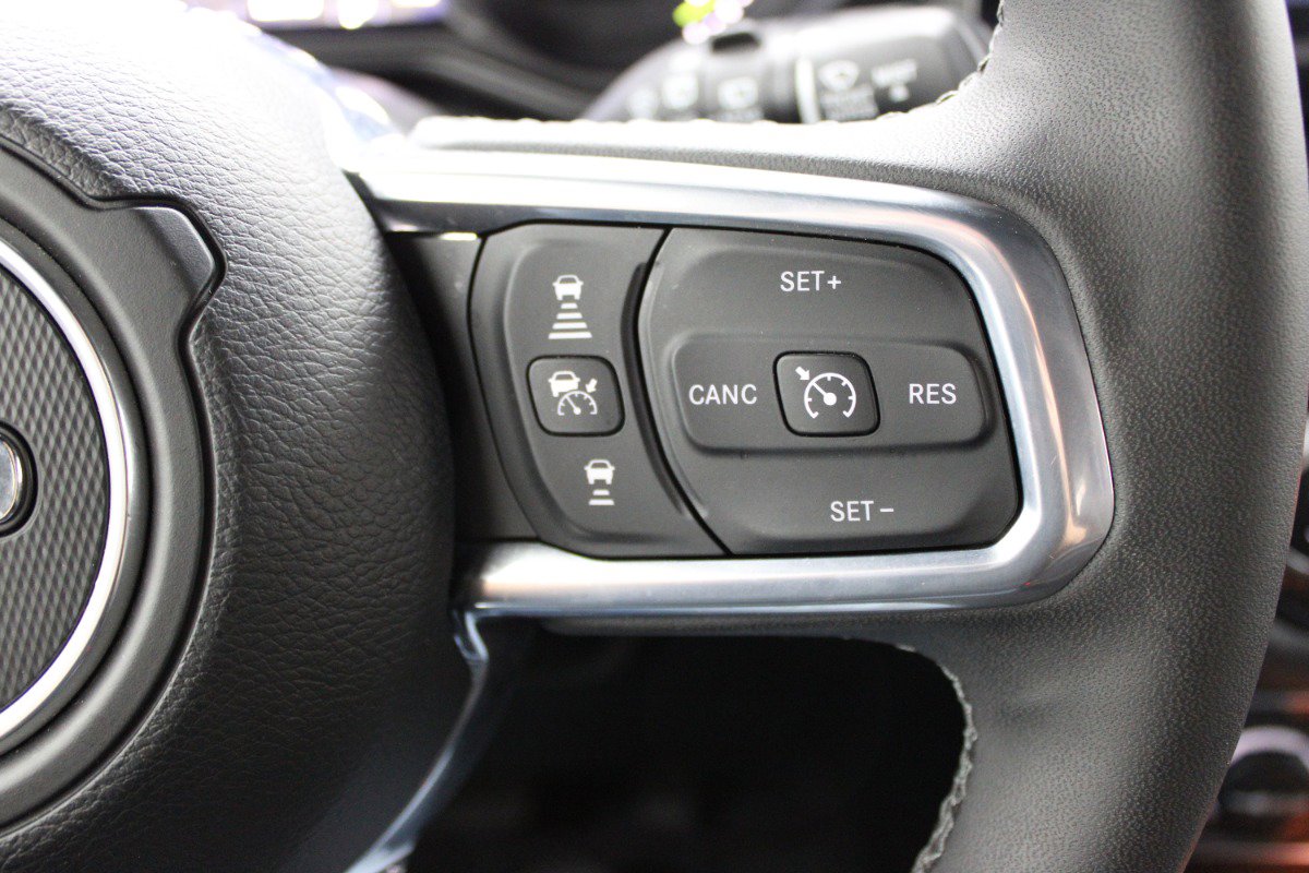 Used 2025 Jeep Wrangler Unlimited Sahara w/ Safety Group image 19
