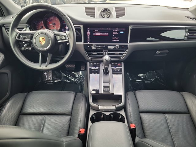Used 2024 Porsche Macan Turbo image 2