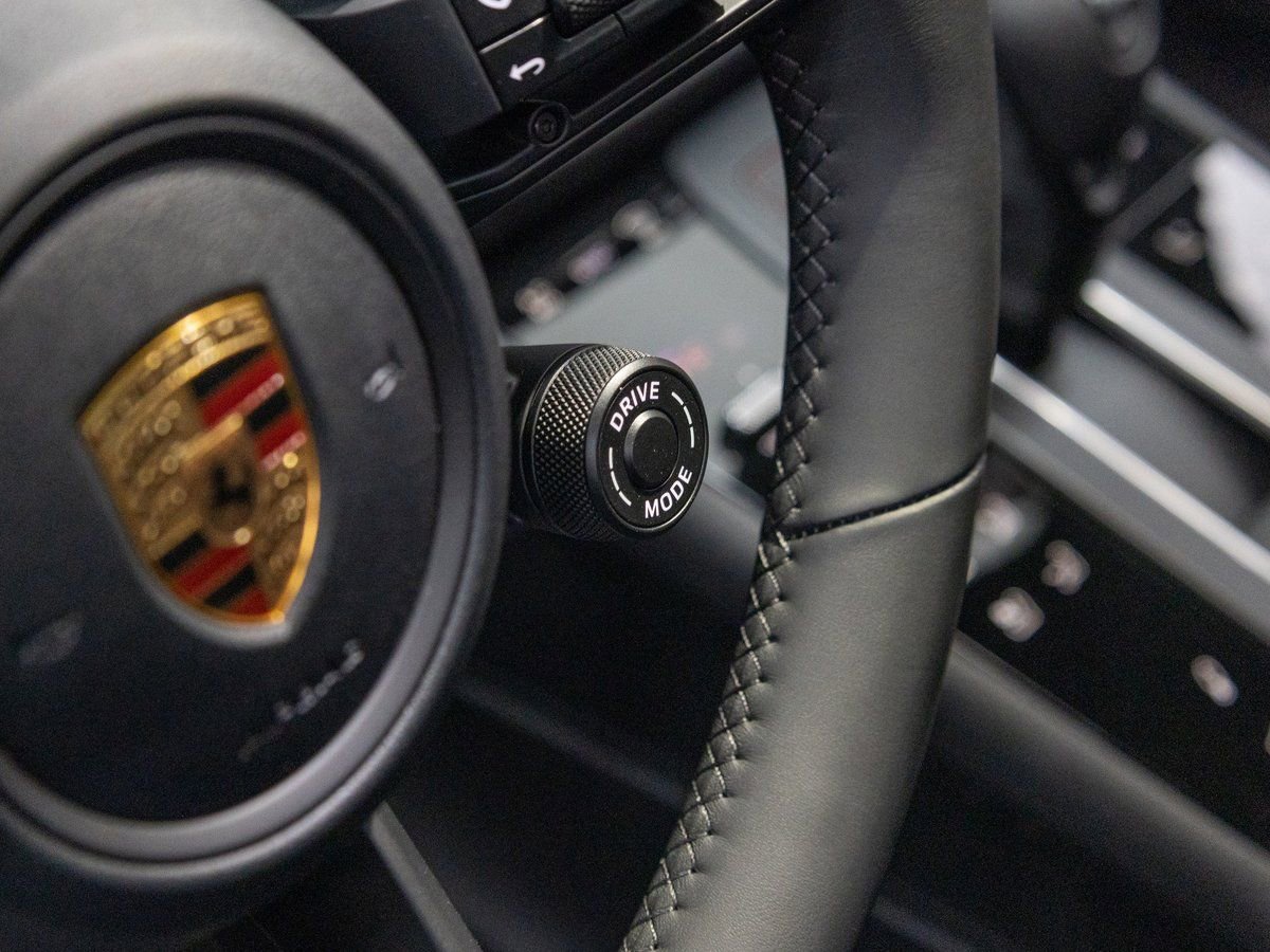 New 2026 Porsche Macan Turbo image 15