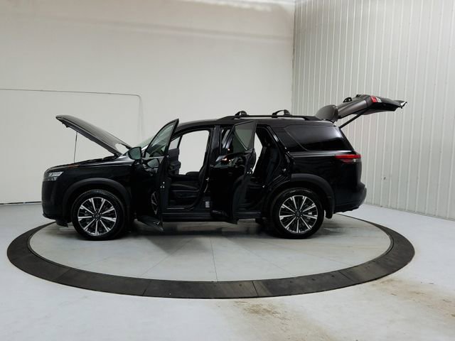 New 2026 Nissan Pathfinder Platinum FWD image 12