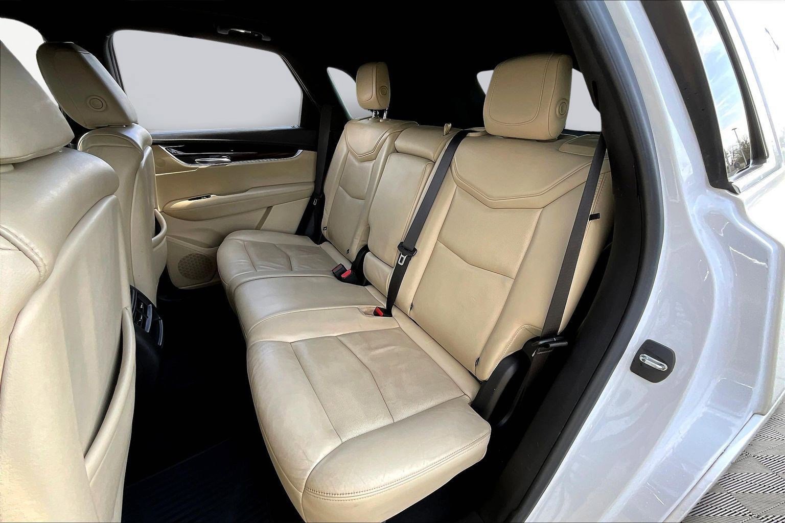 Used 2018 Cadillac XT5 Luxury w/ Driver Awareness Package image 21