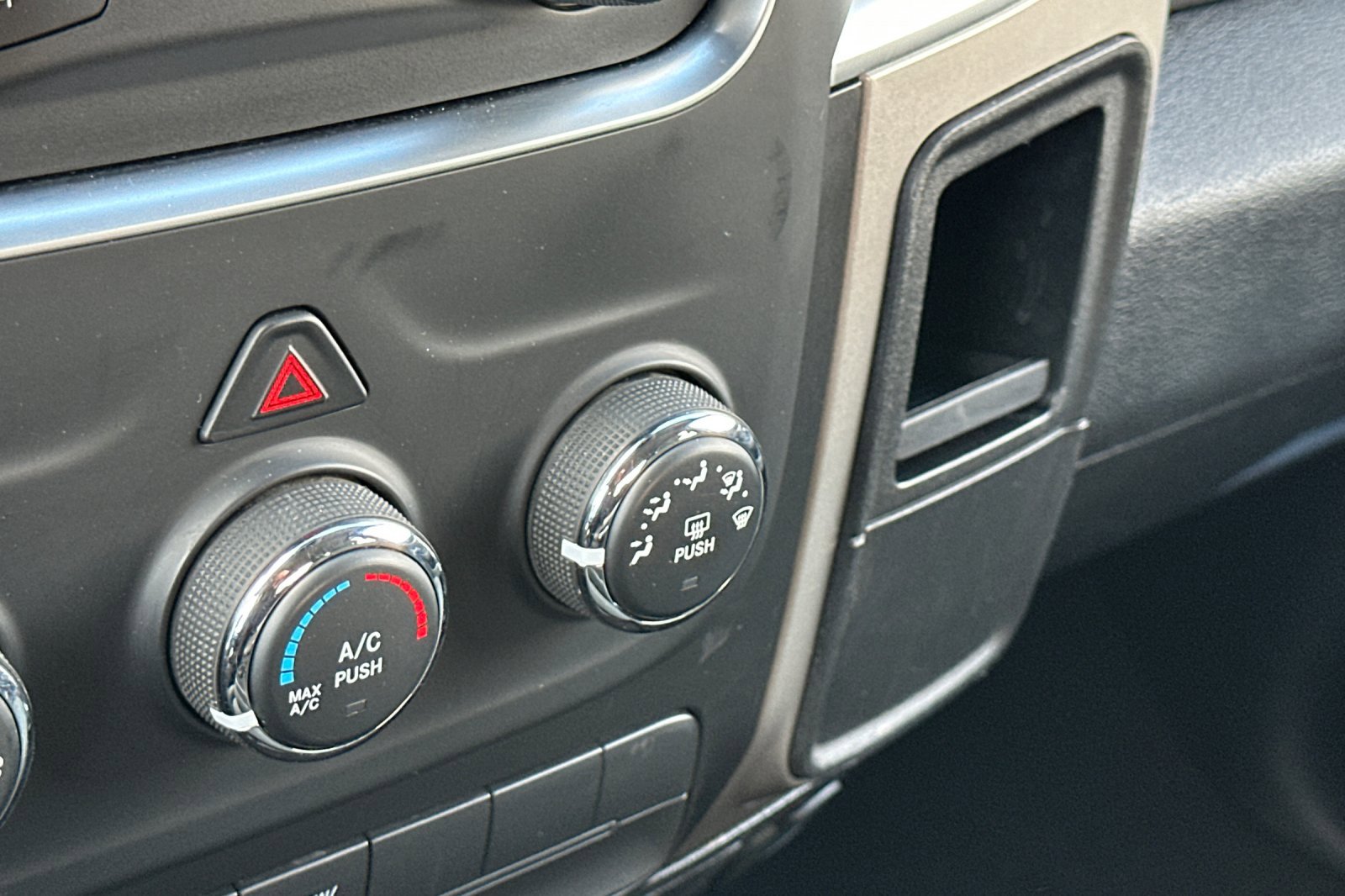 Used 2017 RAM 1500 Classic SLT image 28