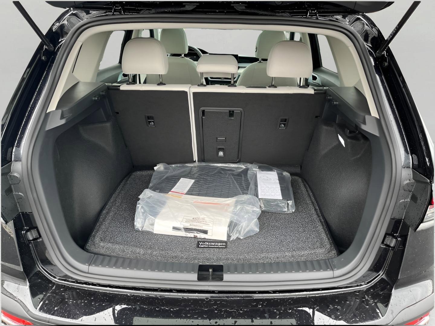 New 2025 Volkswagen Taos SE image 31