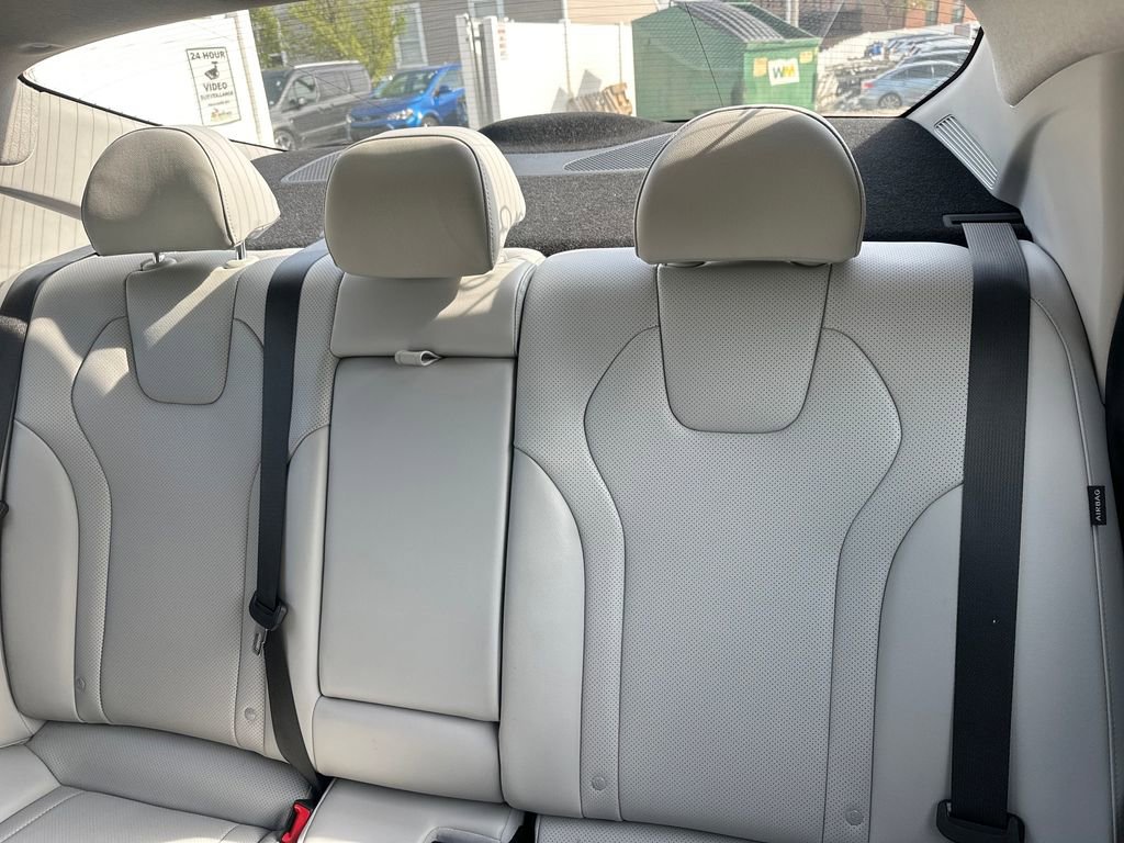 Used 2025 Hyundai Elantra Limited FWD image 46