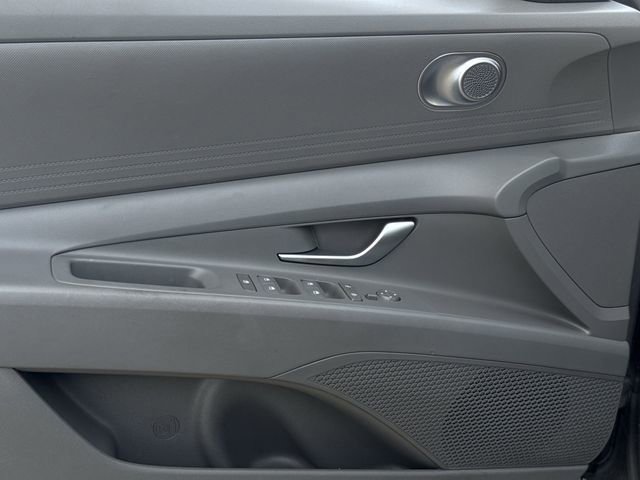 Used 2025 Hyundai Elantra SE image 19