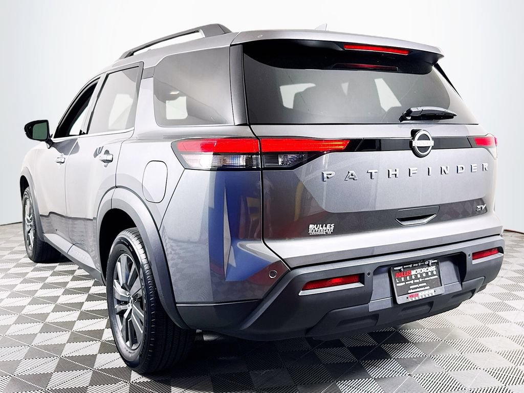 Used 2024 Nissan Pathfinder SV FWD image 5