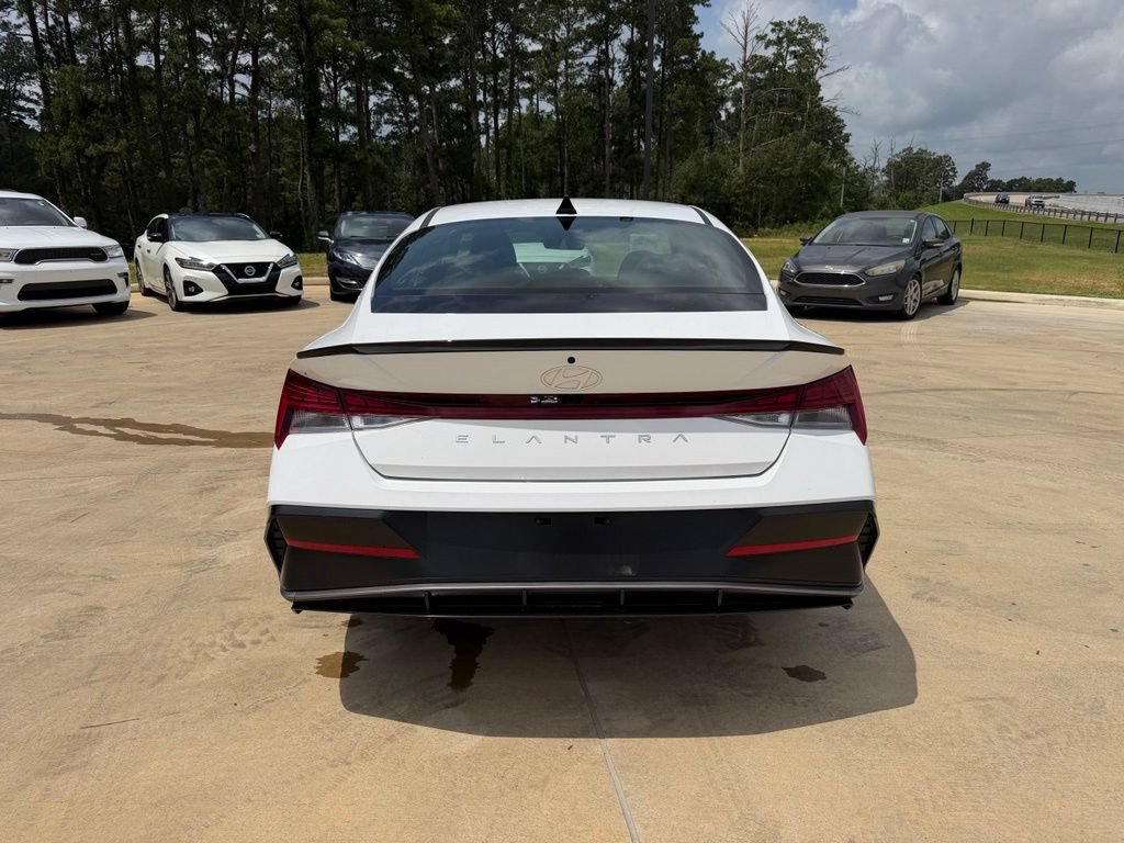Certified 2026 Hyundai Elantra SEL Sport Premium FWD image 4