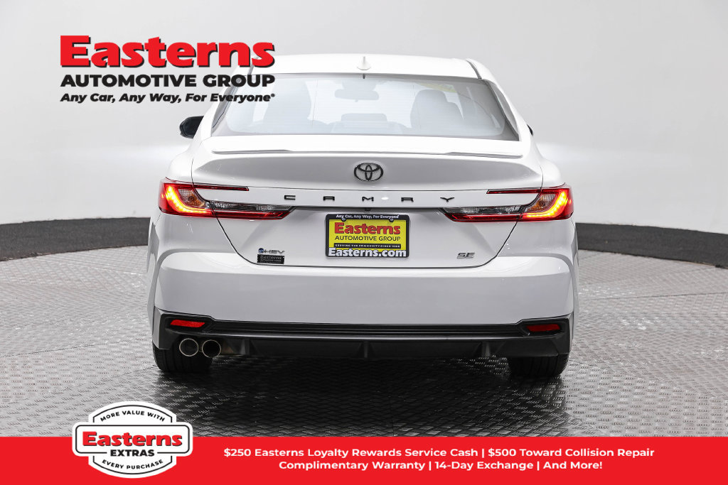 Used 2025 Toyota Camry SE FWD image 7