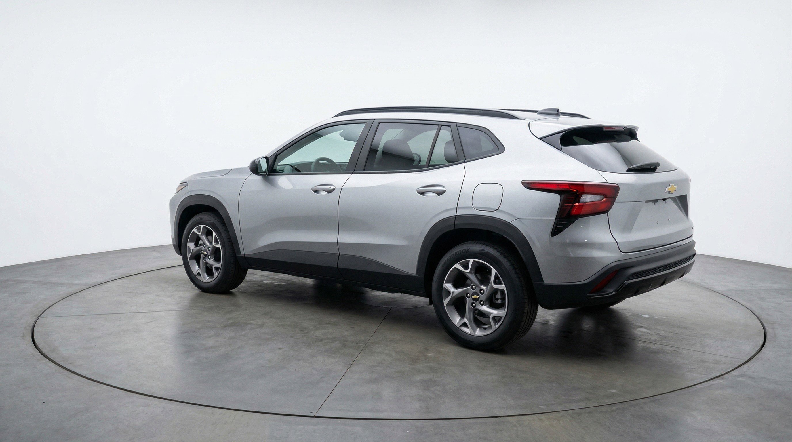 Used 2025 Chevrolet Trax LT FWD image 6