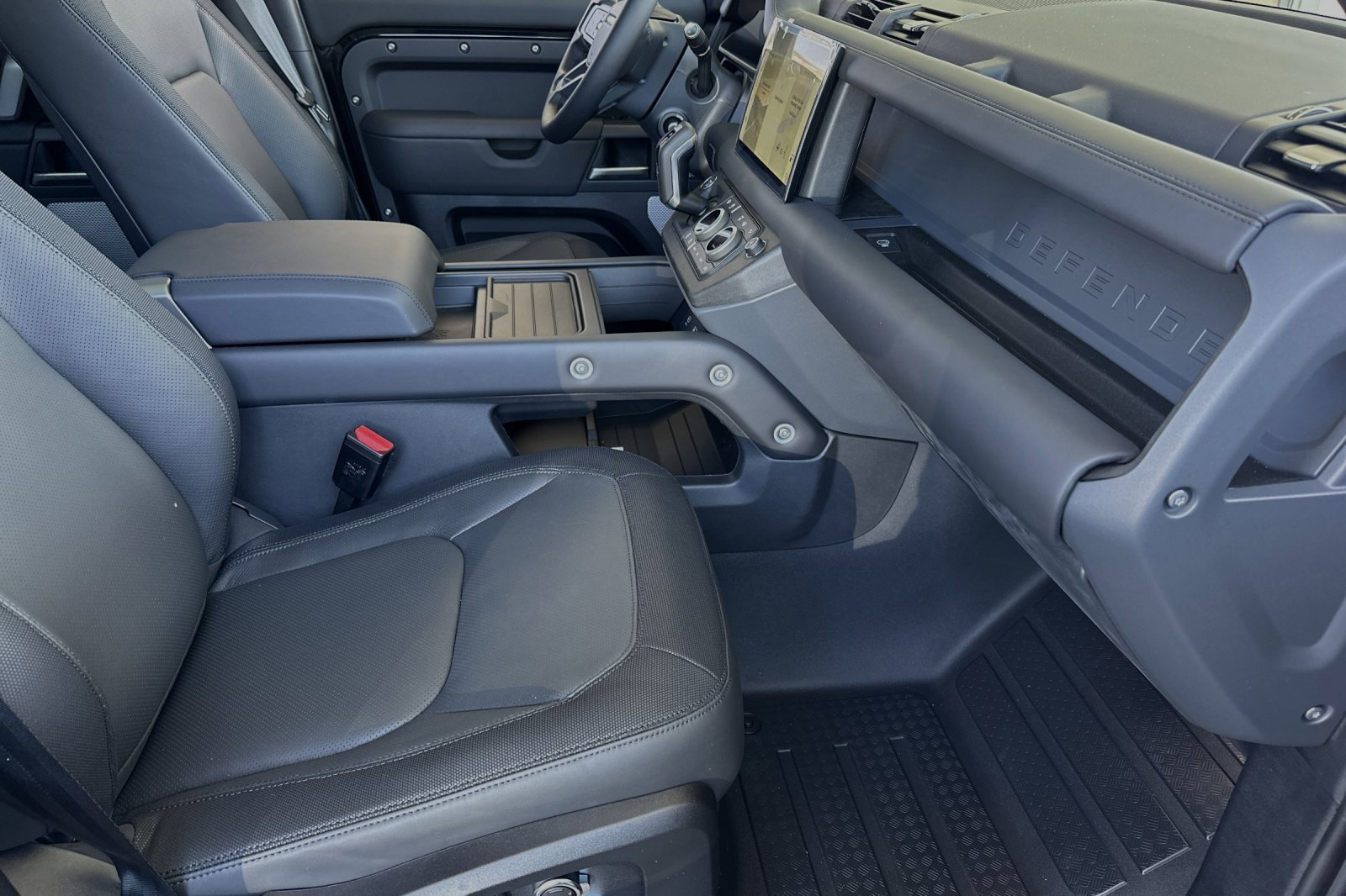 New 2024 Land Rover Defender 130 X-Dynamic SE image 14