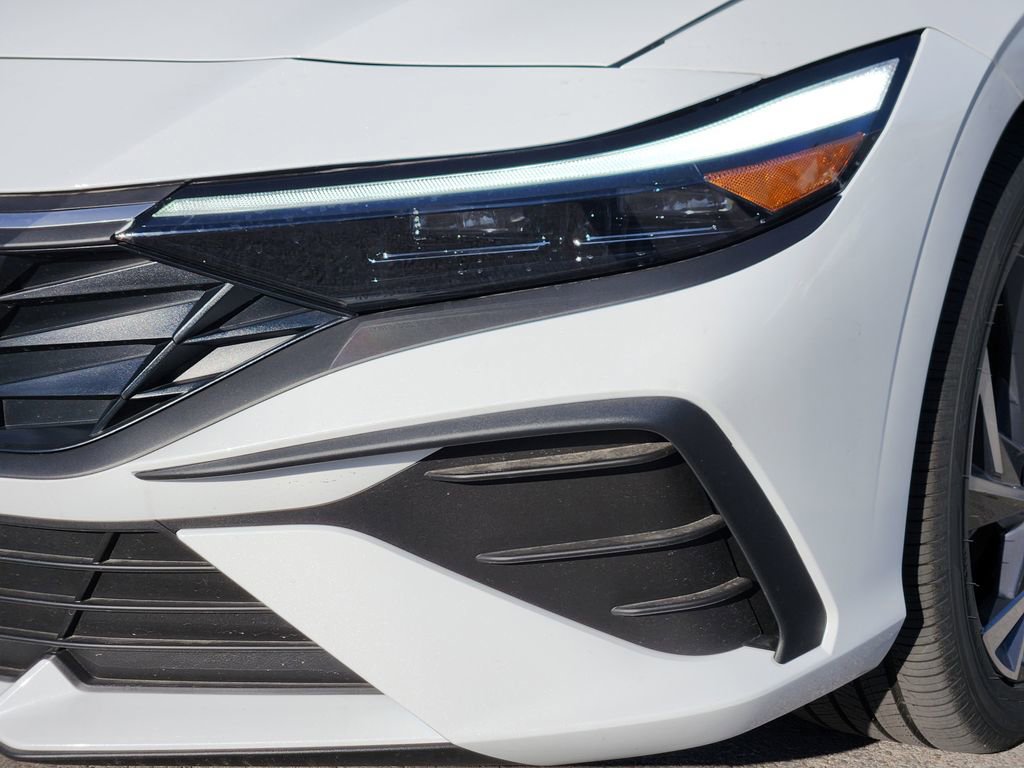 New 2025 Hyundai Elantra SEL image 10