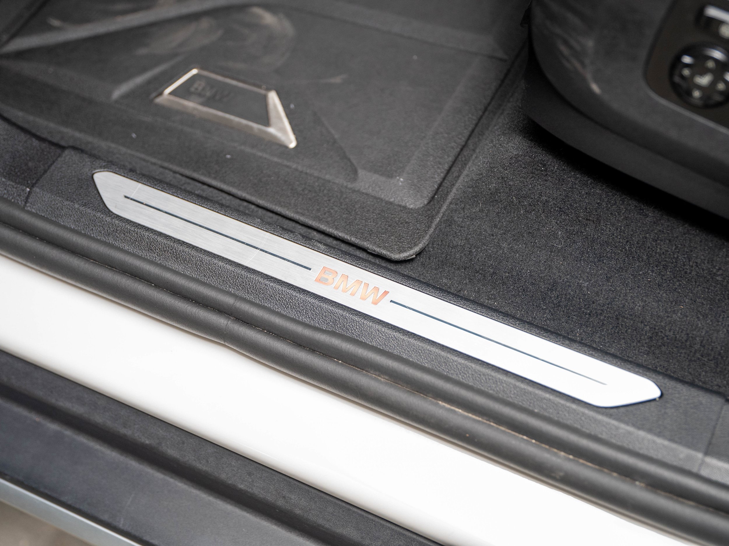 Used 2025 BMW X5 xDrive50e AWD/4WD image 25