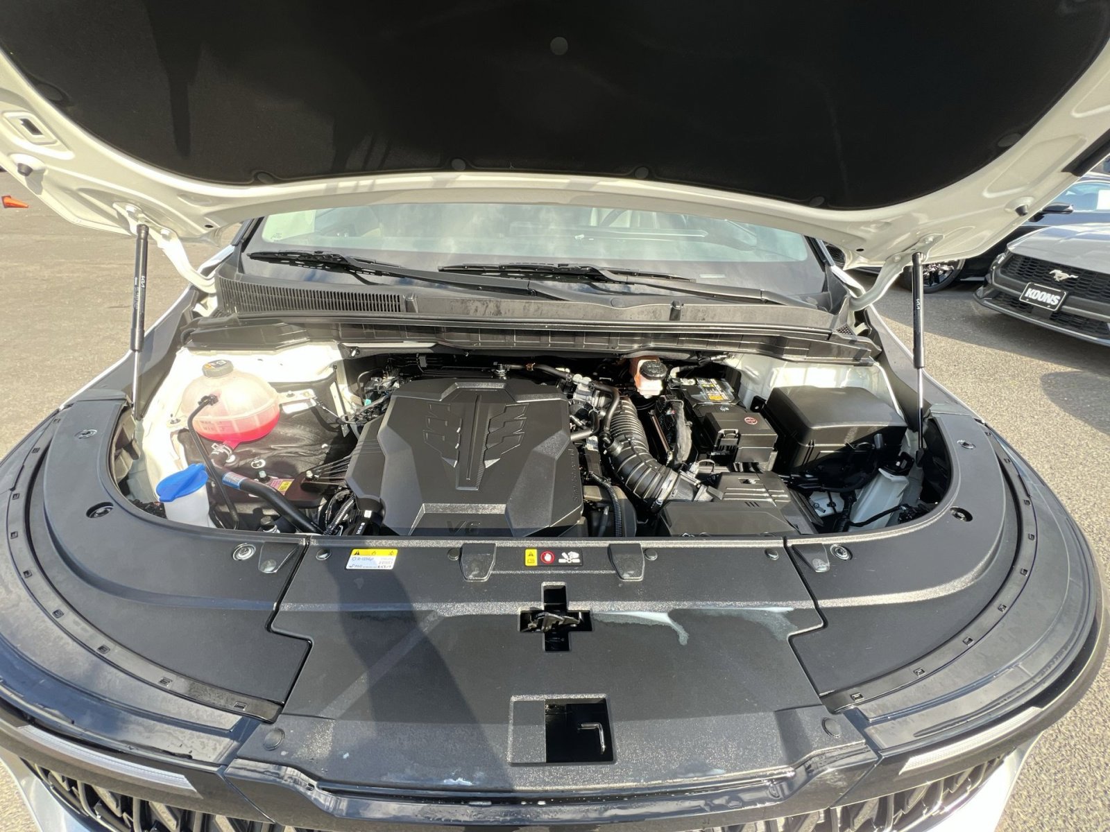 Used 2025 Kia Carnival FWD image 36