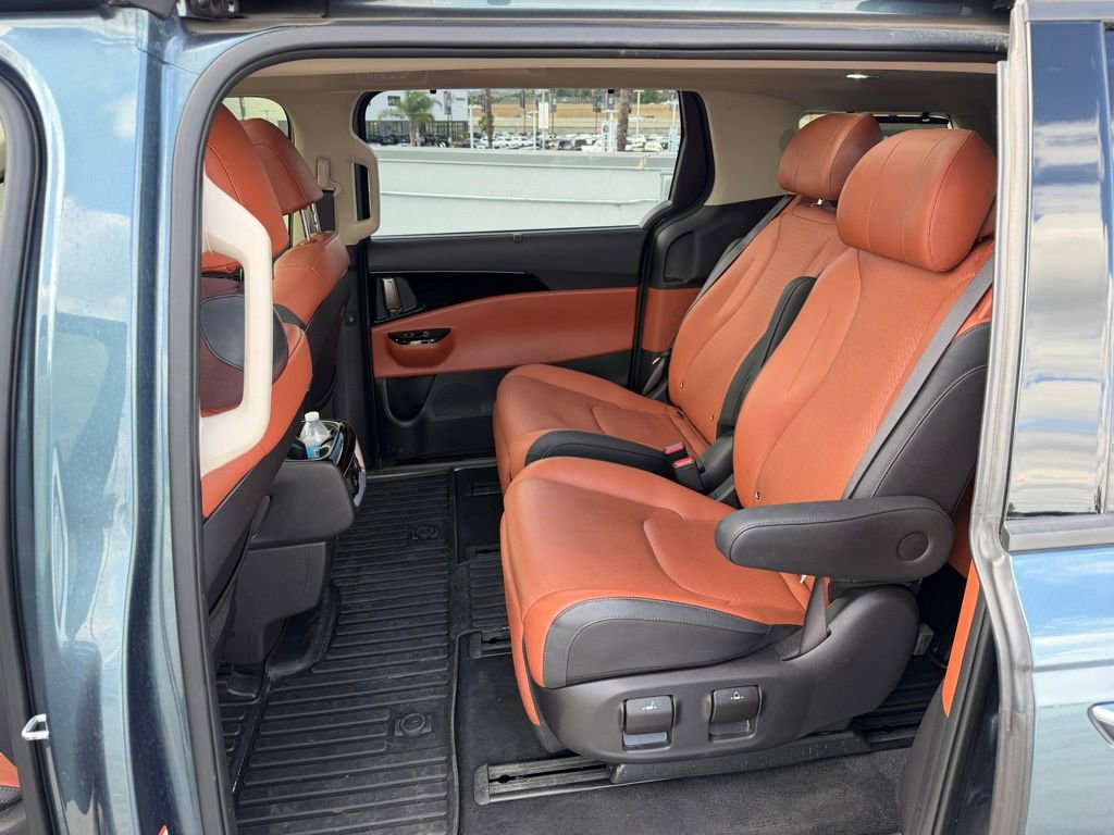 Used 2023 Kia Carnival SX Prestige FWD image 4