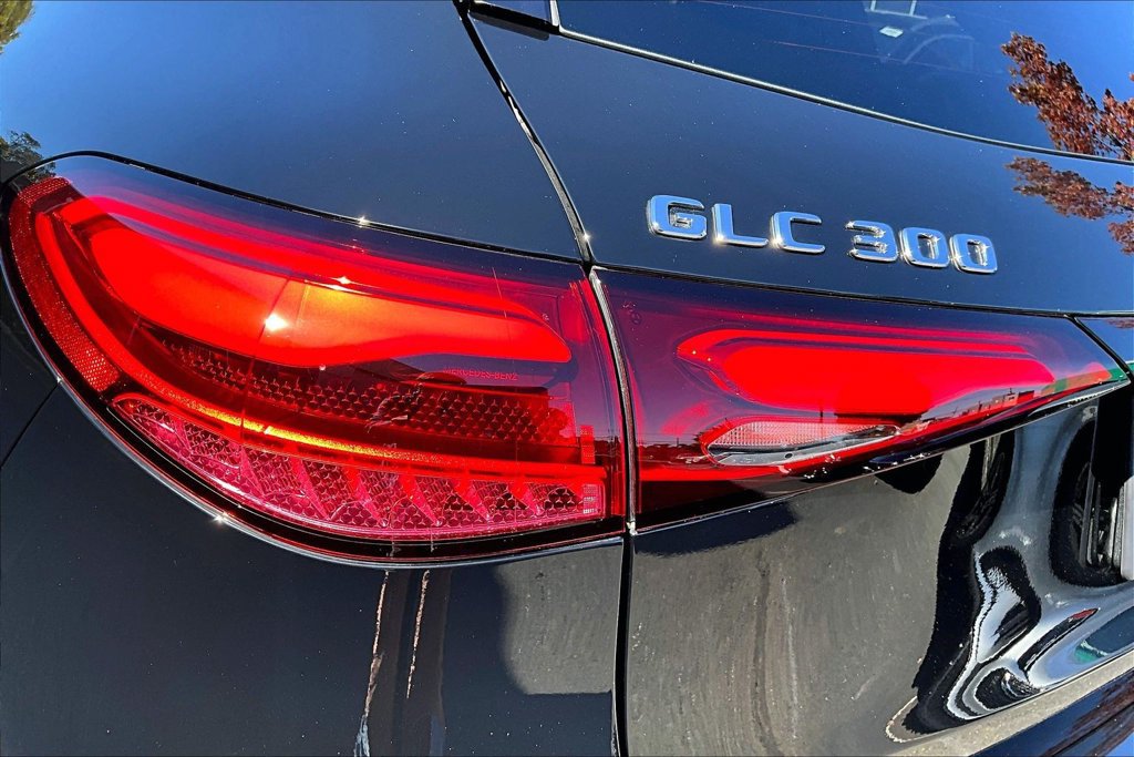 Used 2023 Mercedes-Benz GLC 300 4MATIC image 32
