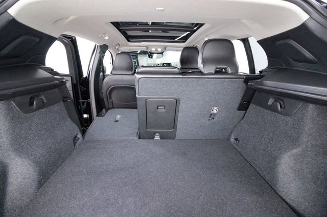 Certified 2025 Volvo XC40 B5 Core image 28