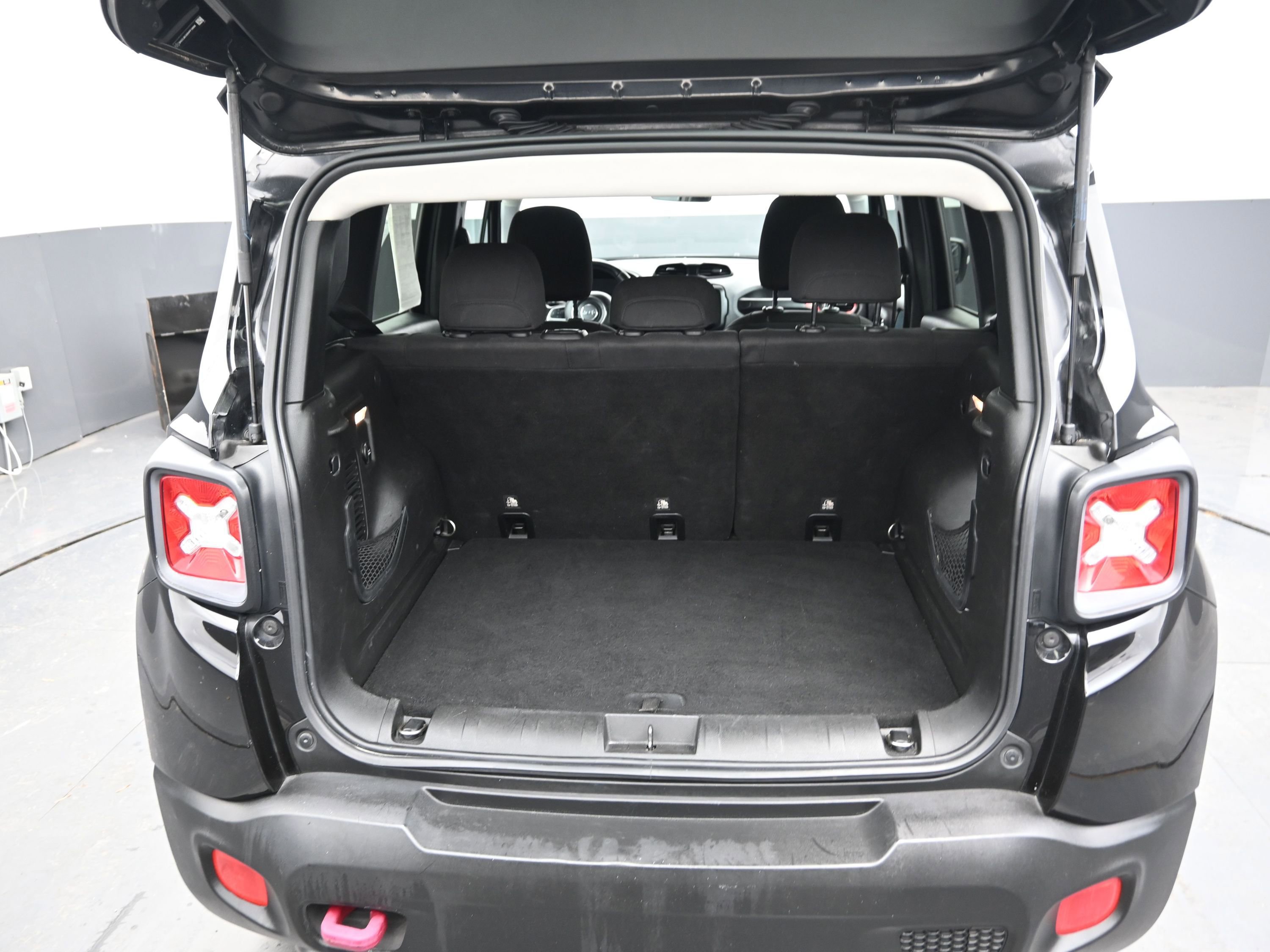 Used 2017 Jeep Renegade Trailhawk image 10