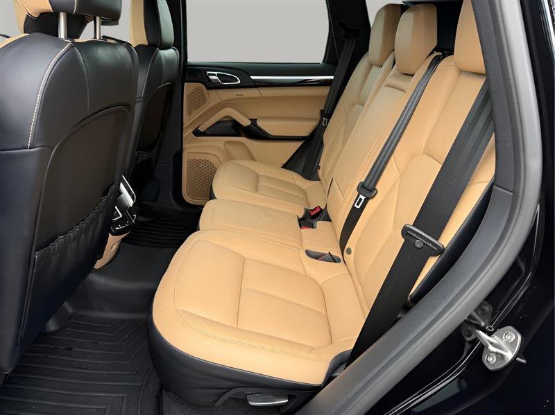Used 2016 Porsche Cayenne image 32