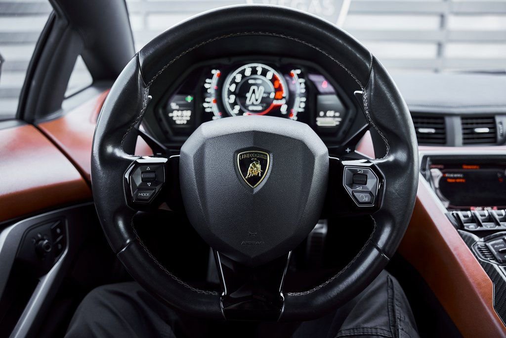 Used 2018 Lamborghini Aventador S image 57