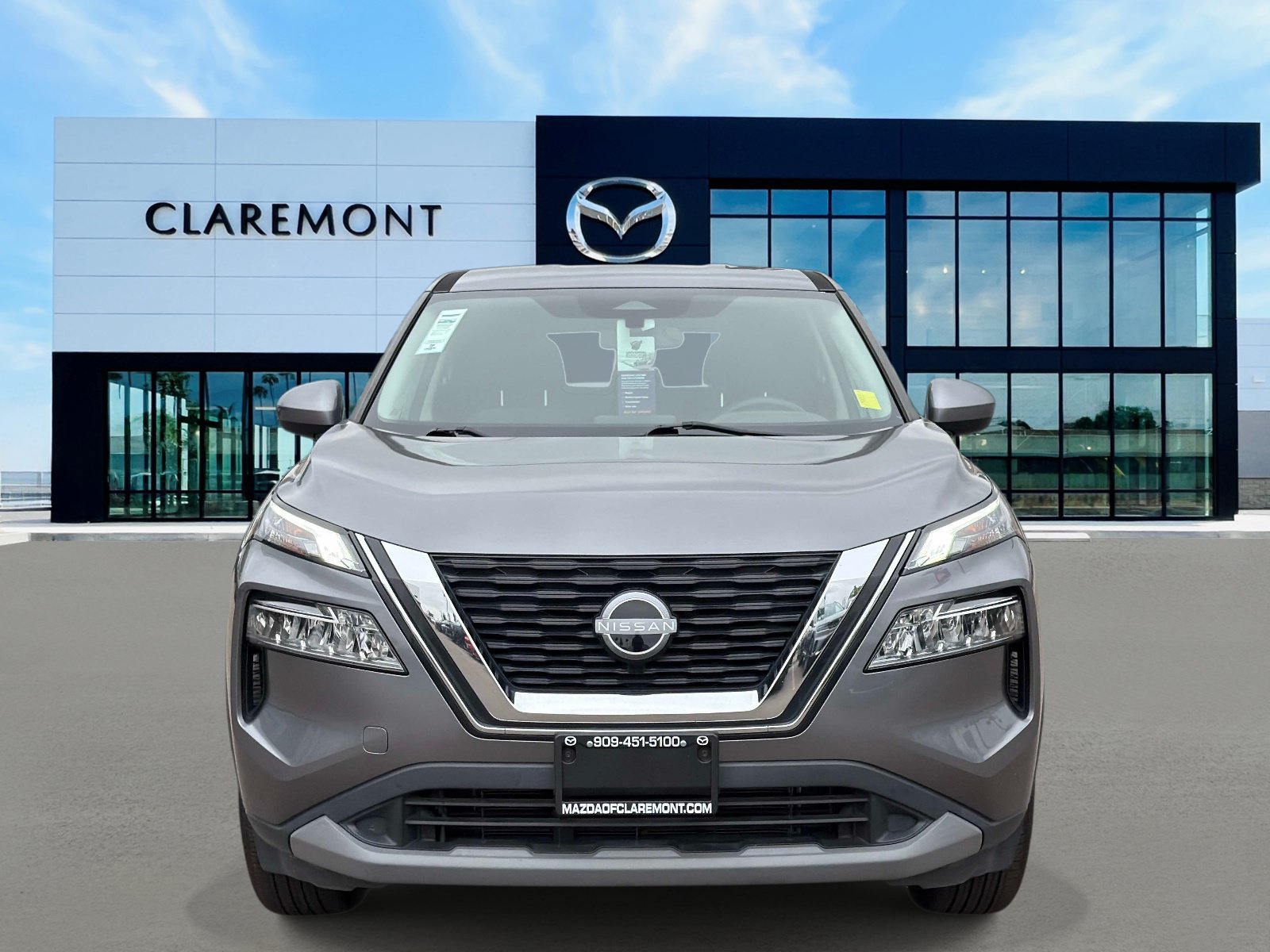 Used 2023 Nissan Rogue SV FWD image 2