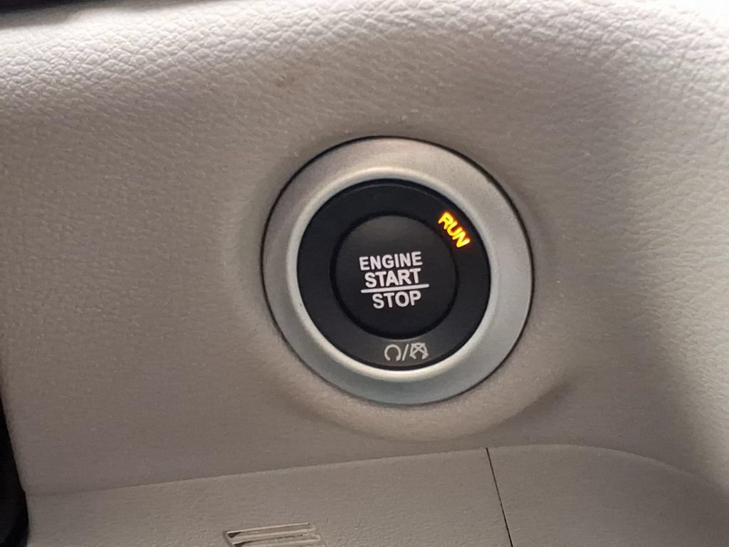 Used 2024 Chrysler Pacifica Touring-L FWD image 24