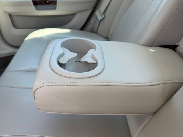 Used 2010 Chrysler 300 C RWD image 16