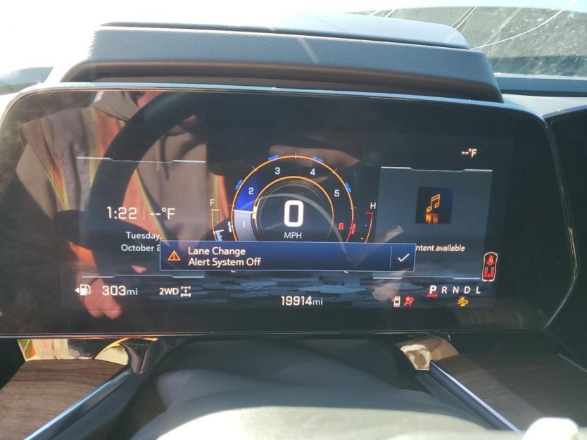 Used 2025 Chevrolet Suburban High Country image 8