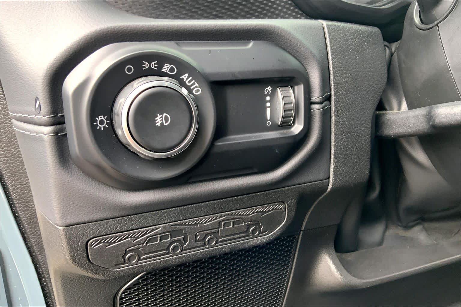 Used 2025 Jeep Wrangler Unlimited Rubicon AWD/4WD image 33