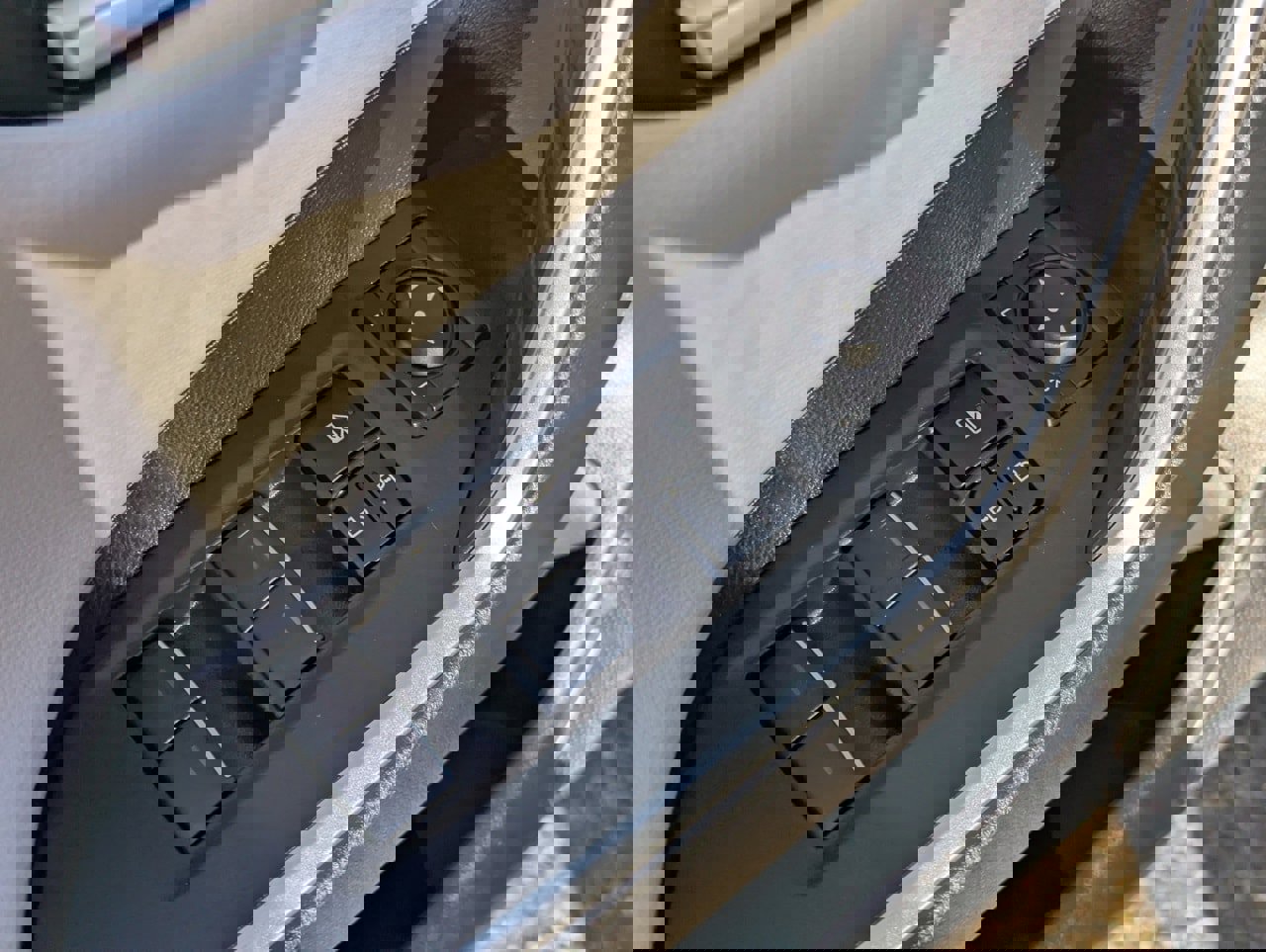 Used 2023 Toyota RAV4 Limited image 21