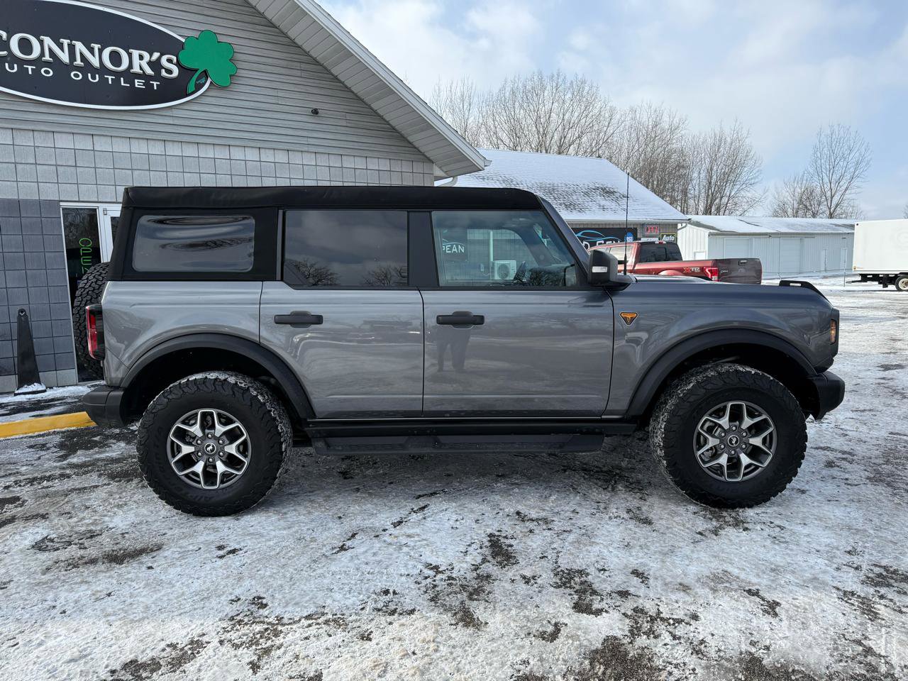 Used 2025 Ford Bronco Badlands image 2