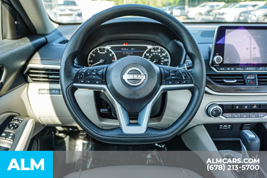 Used 2025 Nissan Altima 2.5 SV FWD image 27