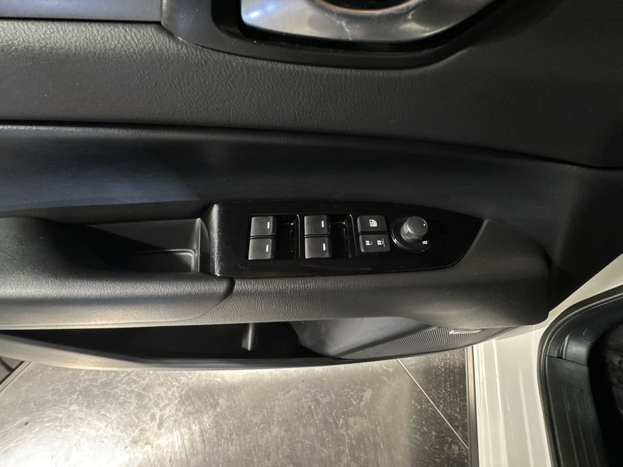 Used 2020 MAZDA CX-5 Touring image 19