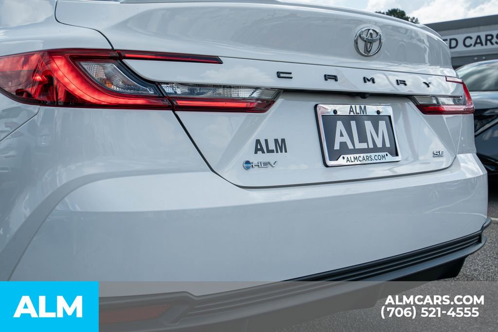 Used 2025 Toyota Camry SE image 6