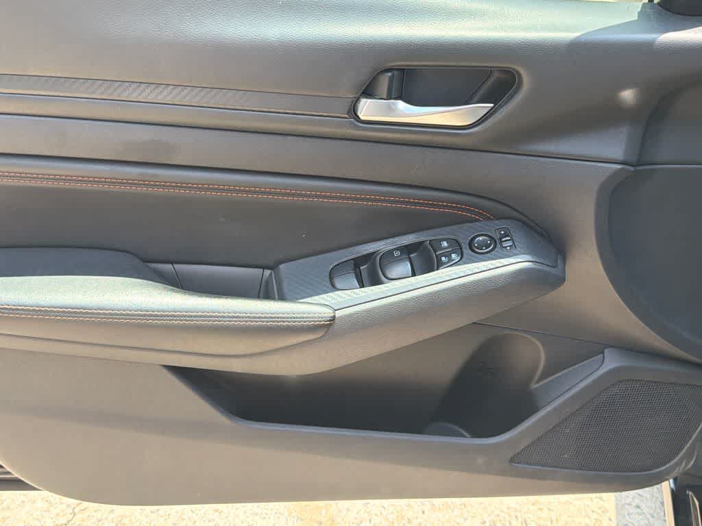 Used 2020 Nissan Altima 2.5 SR FWD image 10