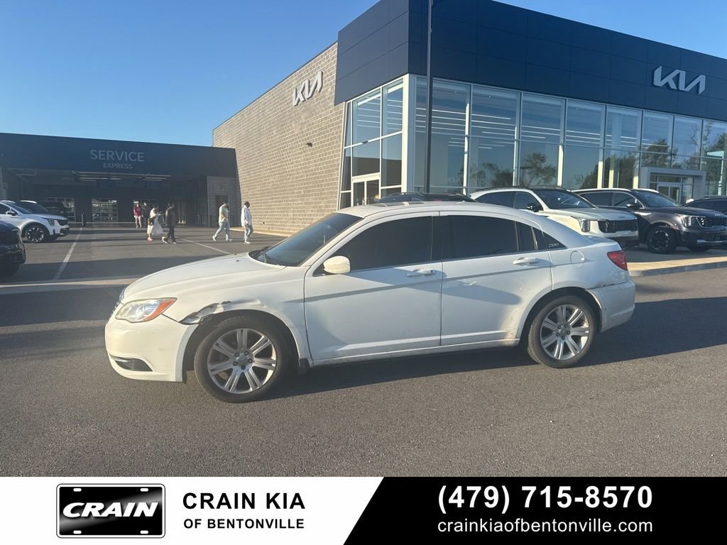 Used 2013 Chrysler 200 Touring FWD image 10