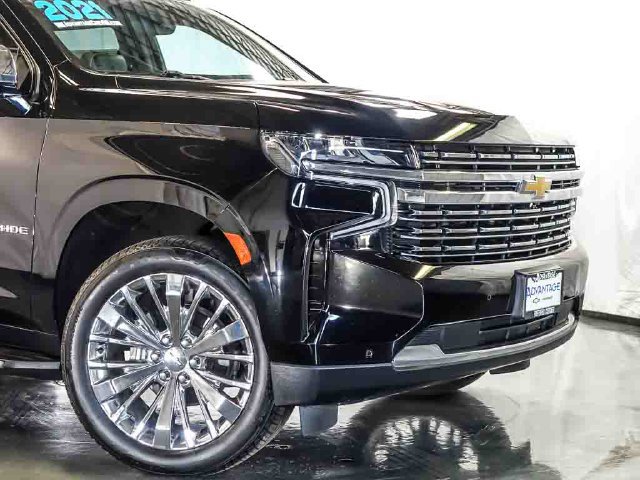 Used 2021 Chevrolet Tahoe Premier w/ Premium Package AWD/4WD image 3