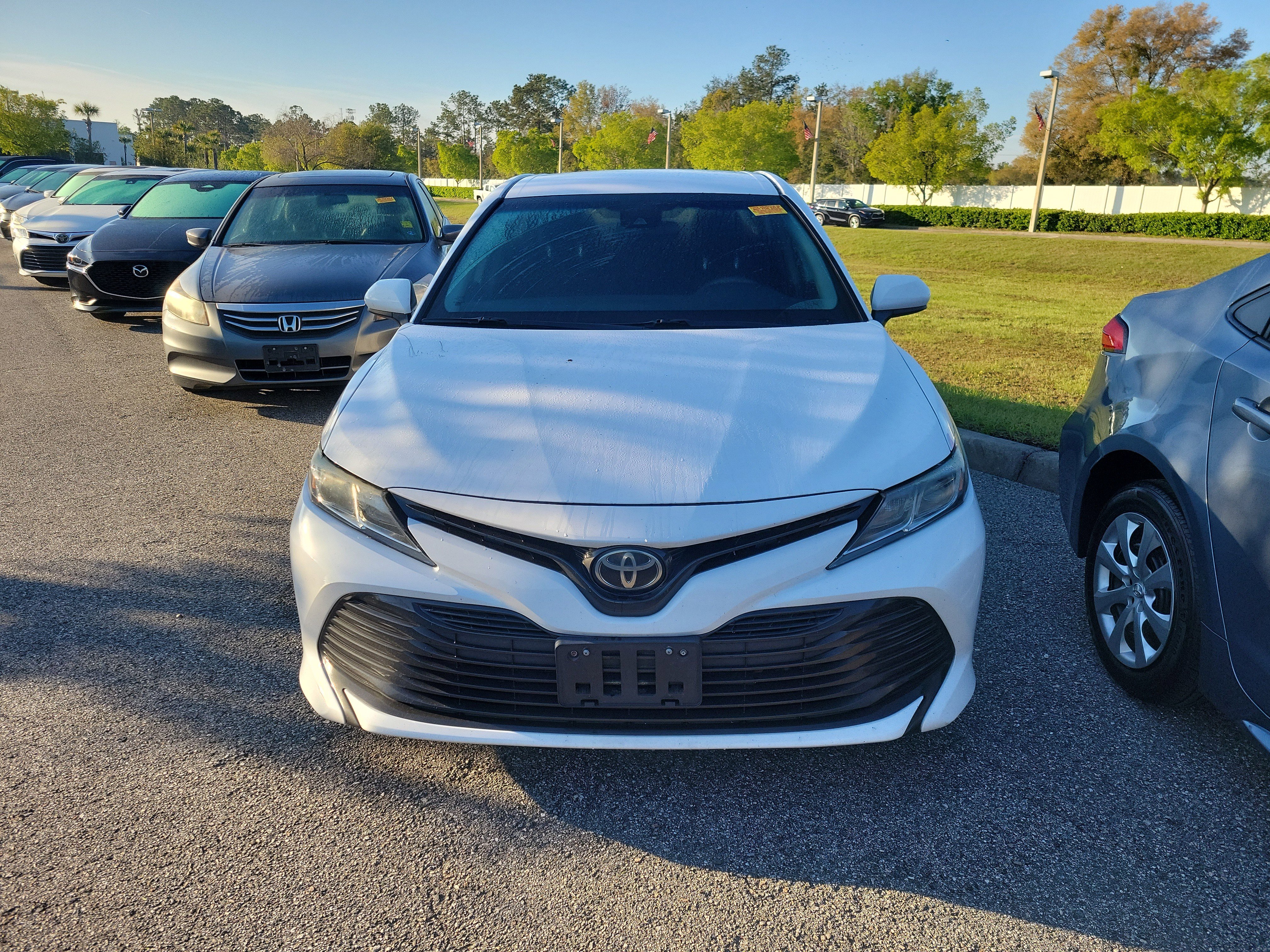 Used 2019 Toyota Camry LE image 2