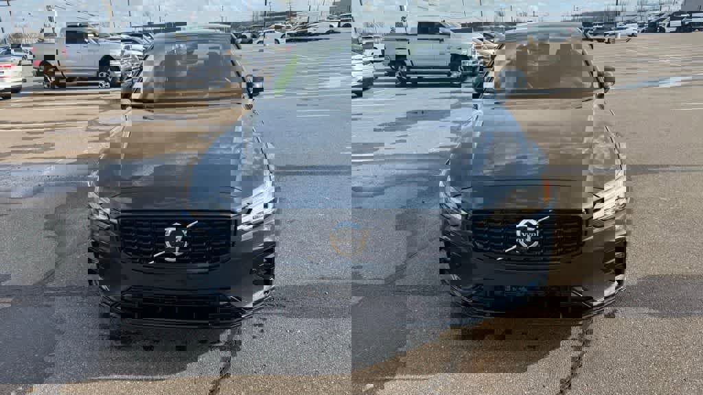 Used 2023 Volvo S60 B5 Plus w/ Climate Package image 2