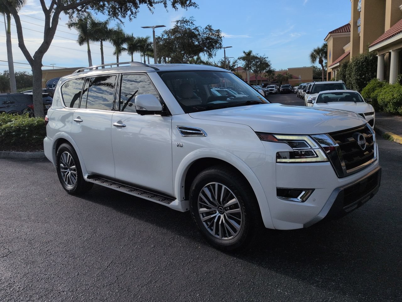 Used 2021 Nissan Armada SL w/ Captain's Chairs Package RWD image 2
