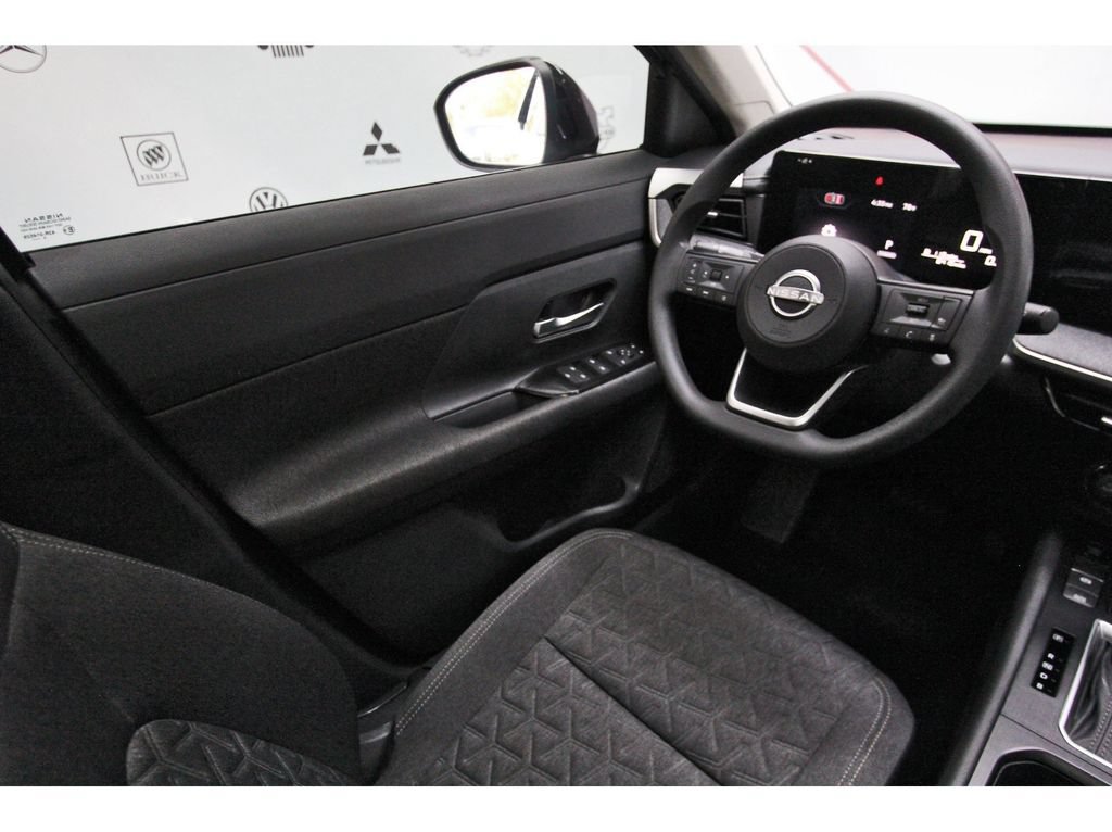 Used 2026 Nissan Kicks SV w/ SV Premium Package FWD image 8