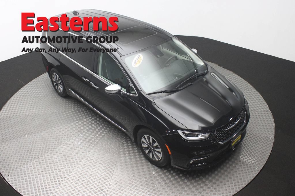 Used 2023 Chrysler Pacifica Limited FWD image 3