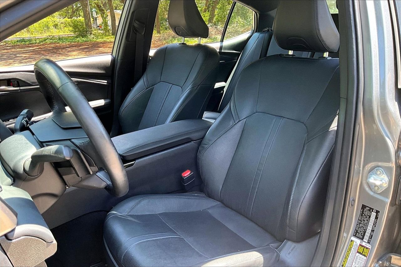 Used 2025 Toyota Camry XSE FWD image 18