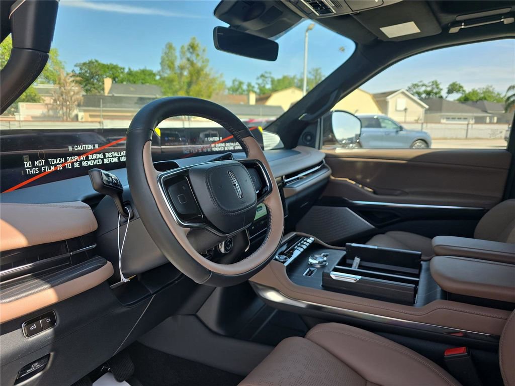 New 2026 Lincoln Navigator L Black Label AWD/4WD image 18