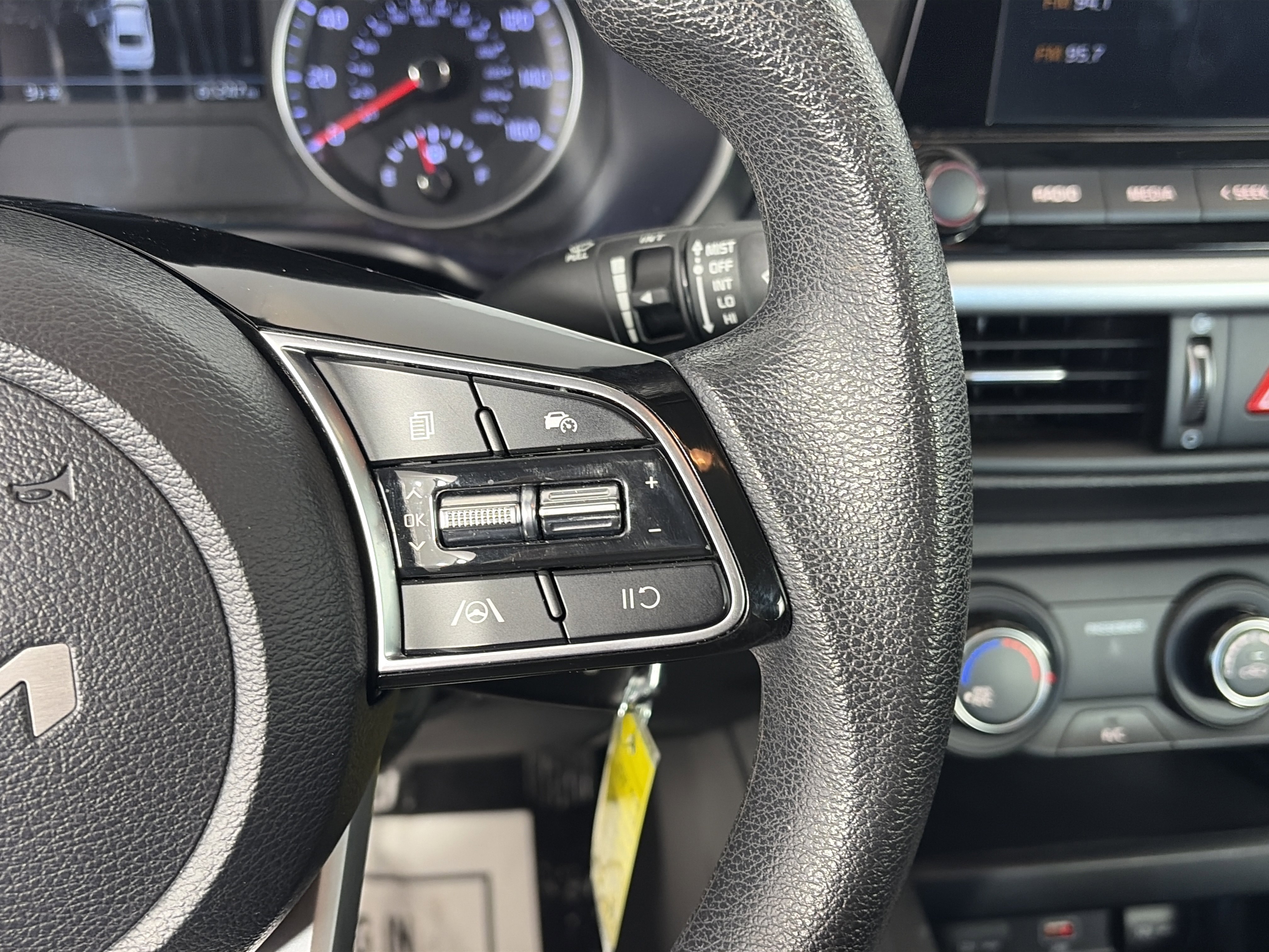 Certified 2023 Kia Forte LXS image 27