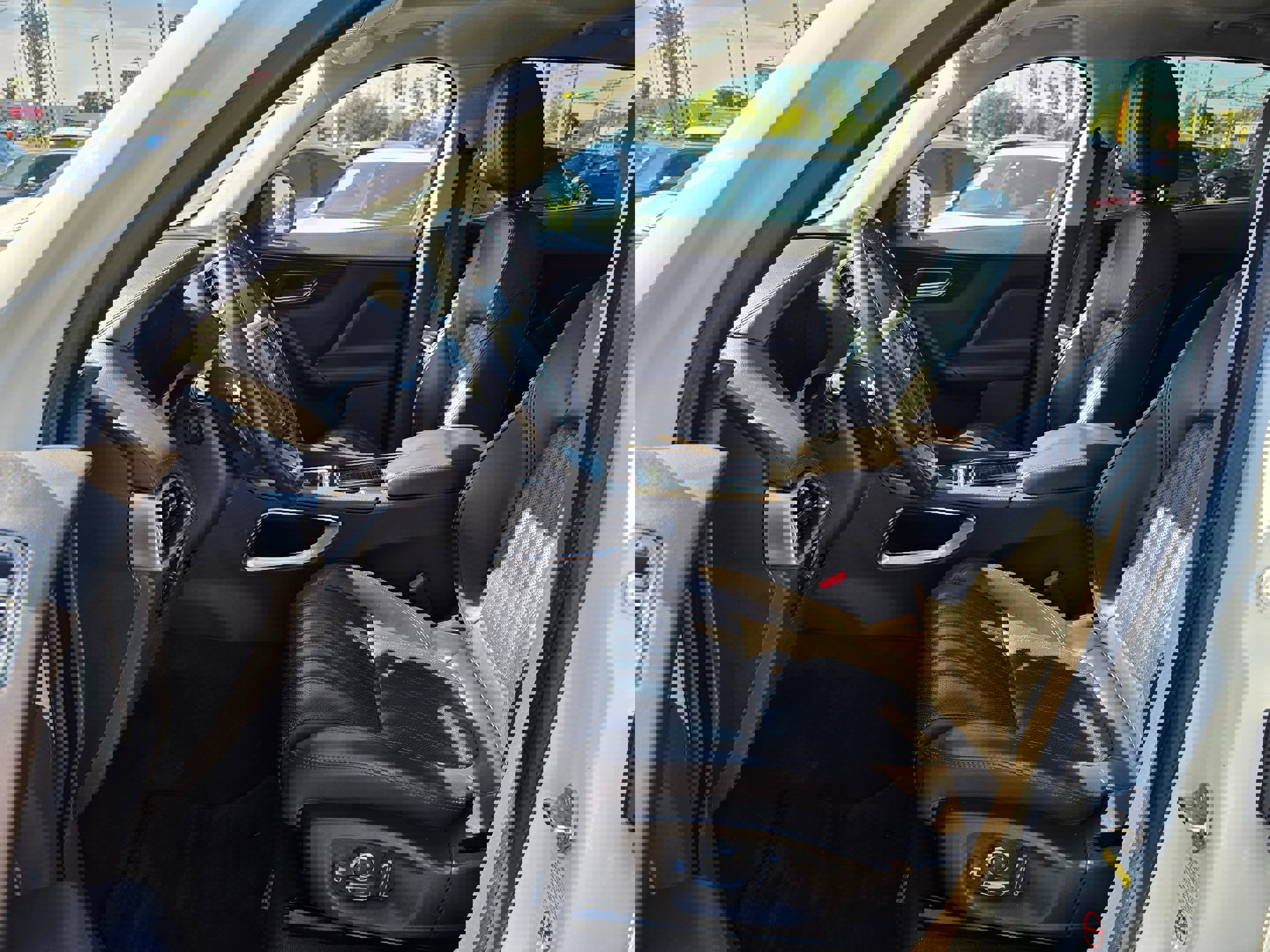 Used 2019 Jaguar F-PACE Portfolio image 16