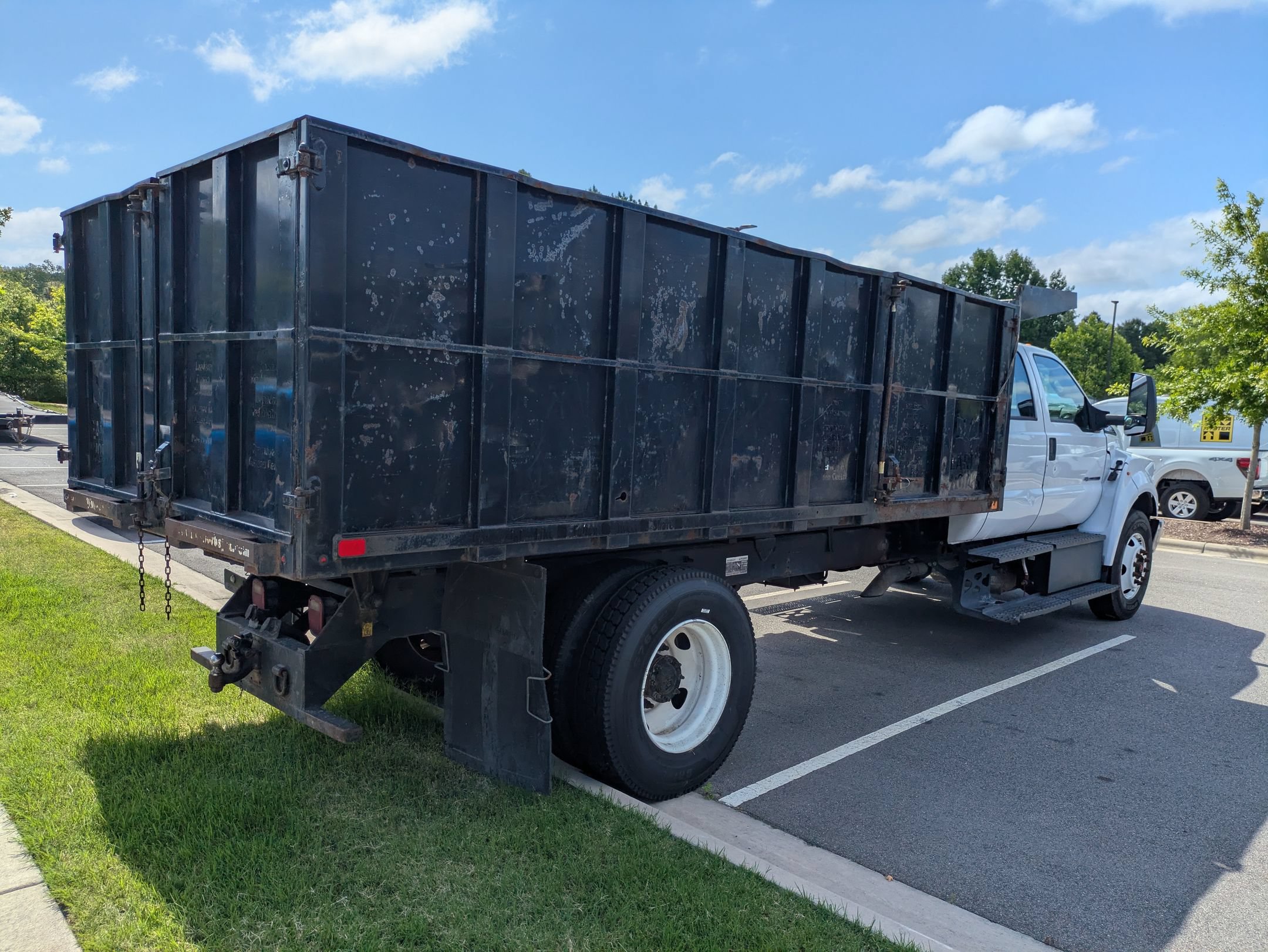 Used 2017 Ford F750 2WD Crew Cab Super Duty image 3